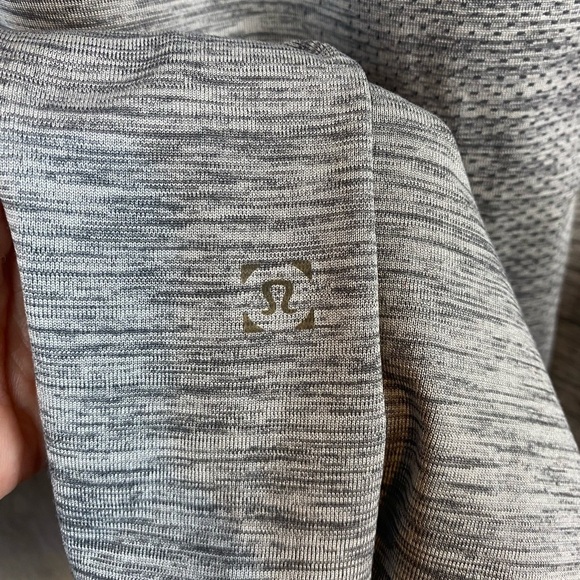Lululemon Metal Vent Tech Short Sleeve in Raceway Grey / Slate Size XL. - Picture 7 of 13